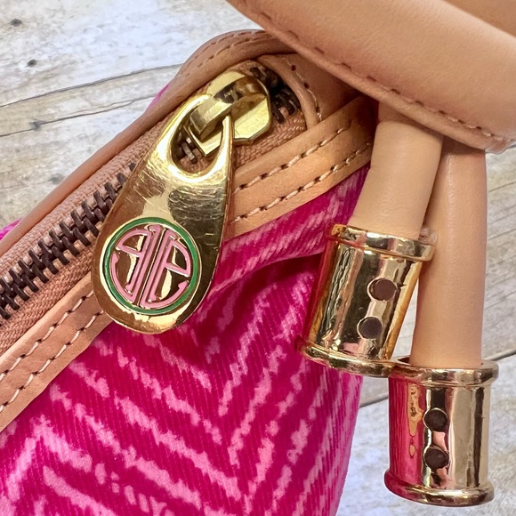 Lilly Pulitzer Pink Chevron Print Handbag - Picture 3 of 10